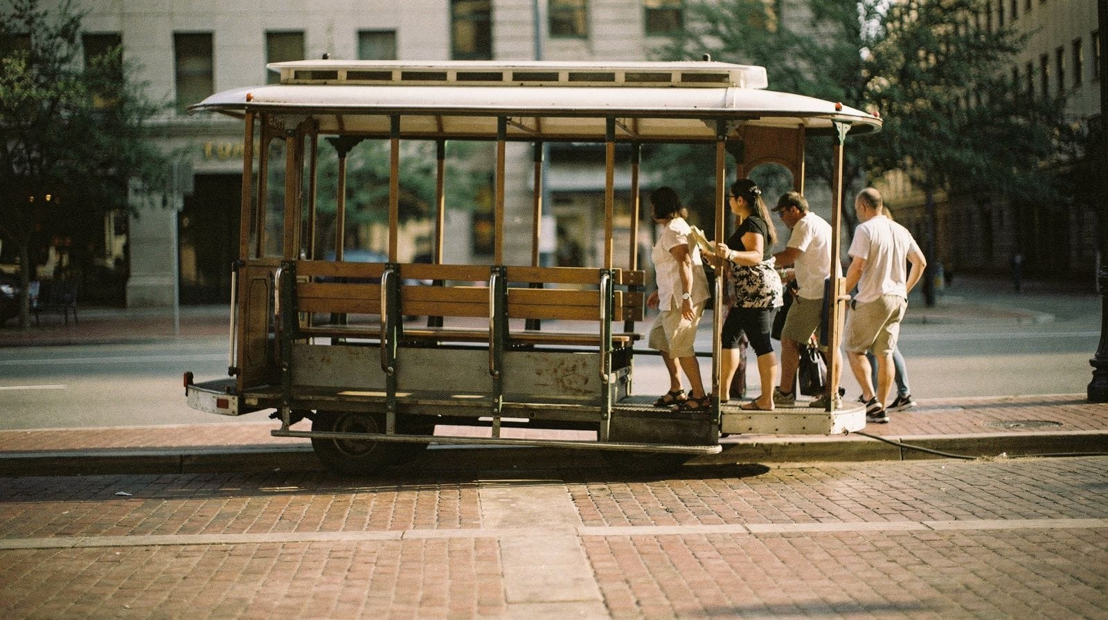 Hop-on hop-off buses